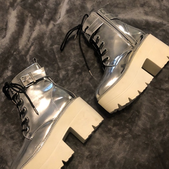 chiller holographic platform boots